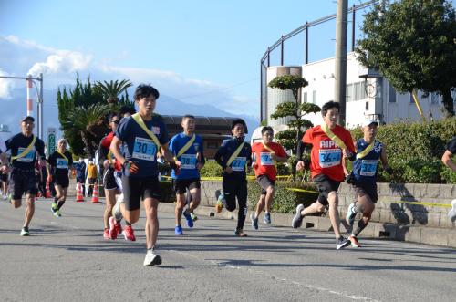 画像：駅伝大会のスタートの様子