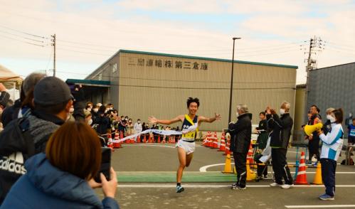 画像：総合優勝を果たした川之江高校駅伝競技部