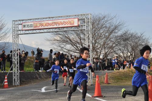 画像：最後まで力を振り絞るランナー