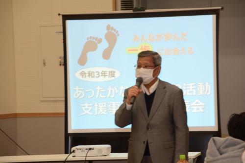 画像：総評を行う森審査委員長