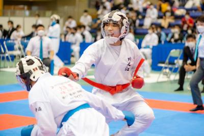 地元開催の空手道選手権大会に川之江高校が出場2