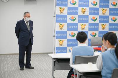 松柏小学校金管バンド部　市長表敬訪問で全国大会出場を報告