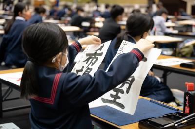 はじける我らの「書道愛」―新春競書大会開催！