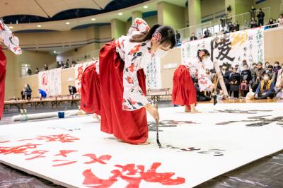 はじける我らの「書道愛」―新春競書大会開催！