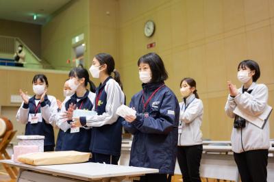 はじける我らの「書道愛」―新春競書大会開催！