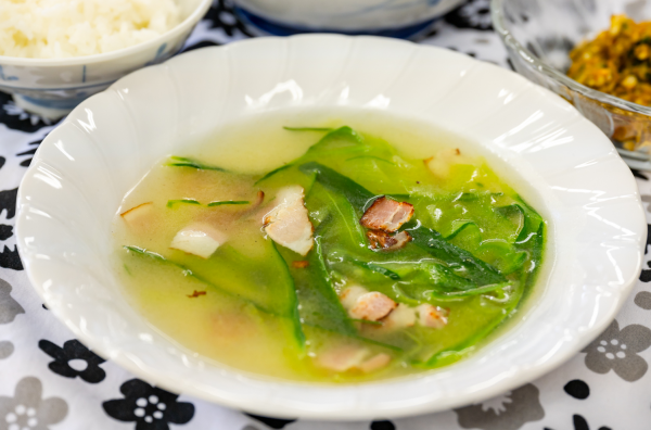 きゅうりの薄切り中華スープ