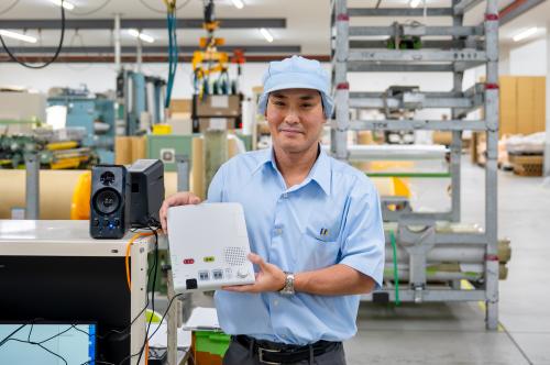 防災告知端末機を持つ民間事業者の担当者