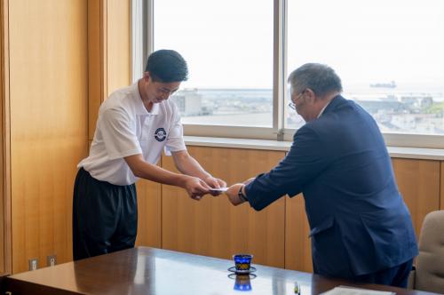 エールを送る市長