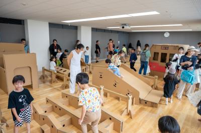 ダンボール遊園地