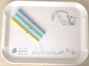給食用トレイ、紙ペン