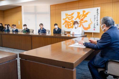 出場報告の様子