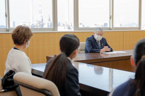 激励する篠原市長1