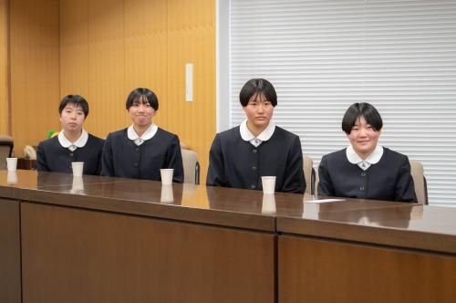 意気込みを話す選手たち