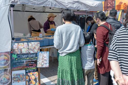 マルシェの行列