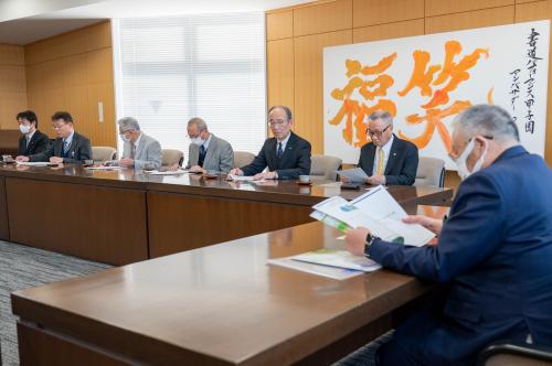 会の様子