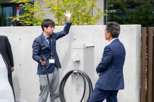 設備紹介の様子3