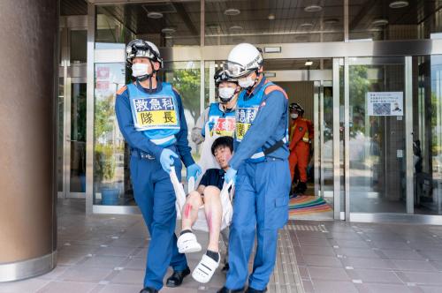 負傷者搬送の様子2