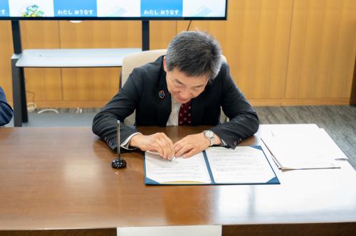 書き間違いを消す市長