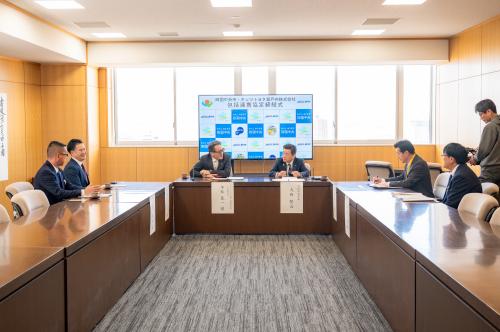 協定締結式の様子