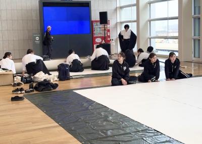 用紙貼り合わせ風景」