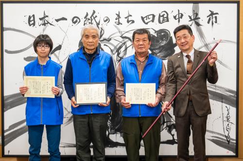 愛媛県スポーツウエルネス吹矢協会愛媛やまじ風支部のメンバー