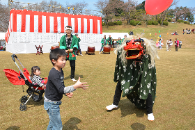 写真2：三島公園桜まつりの様子