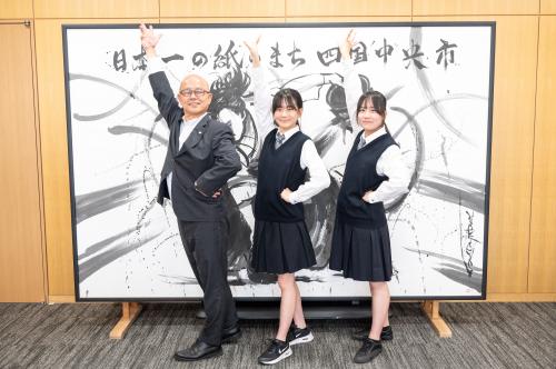 選手2人と教育長で