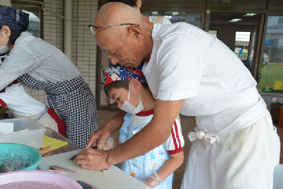 写真1：川之江幼稚園における魚食普及推進事業の様子