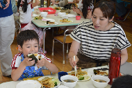 写真3：川之江幼稚園における魚食普及推進事業の様子