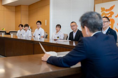 表敬訪問の様子