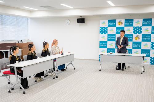表敬訪問の様子