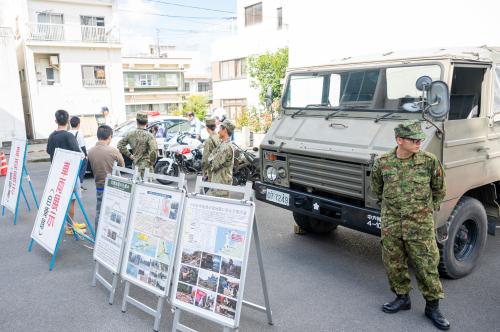 車両展示(自衛隊・パトカー)