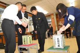 写真2：土居高校での期日前投票所開設の様子