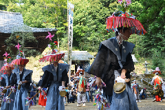 写真：鐘の踊り子たち