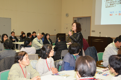 写真：講師の愛媛県男女共同参画センターの越智館長