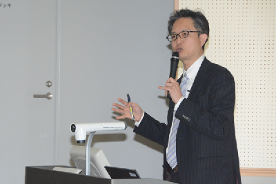 写真：講師の中小企業基盤整備機構四国本部の田澤宏幸さん