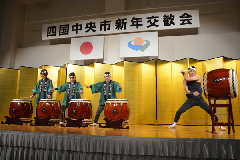 写真：磐座太鼓演奏の様子