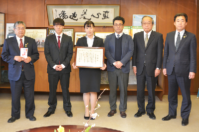 写真：四国中央医療福祉総合学院寄附金贈呈式の様子