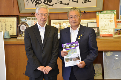 写真：松山気象台長と篠原市長