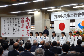 写真：横断幕などを揮毫していただいた三島高等学校書道部のみなさん