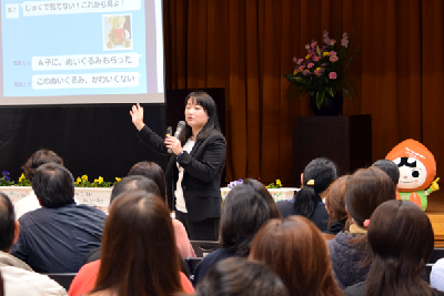 写真：石川千明さんの講演の様子