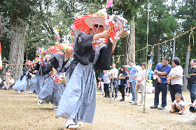 写真：音の主役、鉦（かね）の踊り子