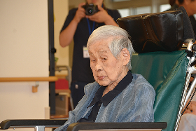 写真：106歳とは思えないほどしっかりされている白田さん