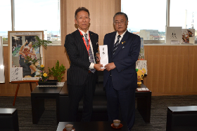 写真：清家所長と篠原市長