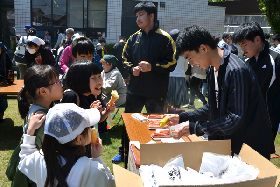 写真：イベントを楽しむ子どもたち