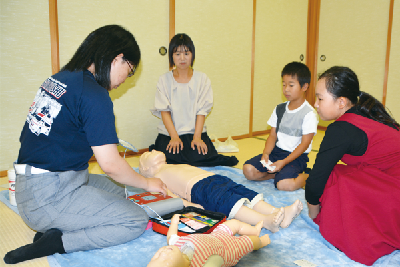 写真：救命講習の様子