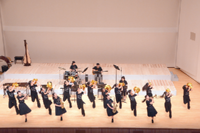 写真：川之江高校の演奏の様子