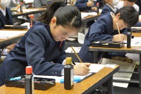 写真：競書大会の様子