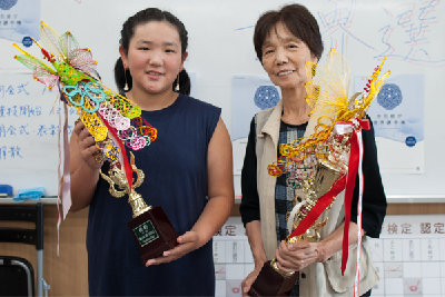 写真：優勝した武村さんと石川さん