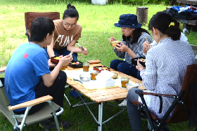 写真：外ごはんをたのしむ参加者